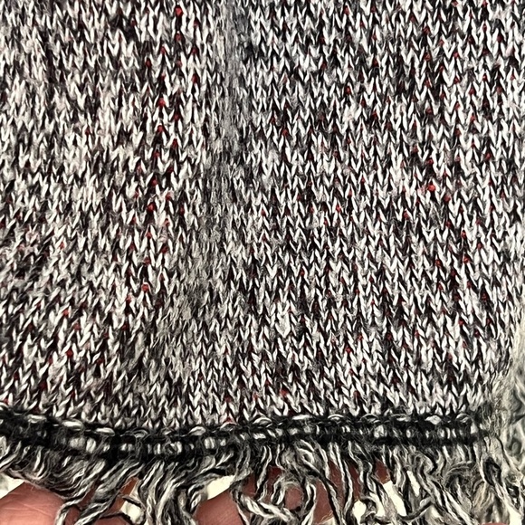 Mossimo Supply Womens‎ Sweater L/XL Gray Poncho Cape Batwing Knit Tribal Fringe - Picture 17 of 17